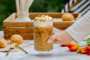 آموزش تهیه قهوه با انواع سیروپ