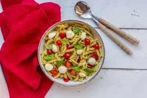 طرز تهیه پاستای گوجه گیلاسی خوشمزه و ساده