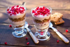 طرز تهیه دسر پارفه انار و کیوی، دسر سالم و خوشمزه