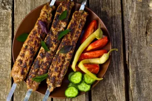 مراحل تهیه کباب کوبیده با بوقلمون (کم چرب و پر پروتئین)