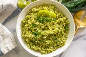 طرز تهیه سبزی پلو با سبزی خشک به روش مجلسی برای ۴ نفر