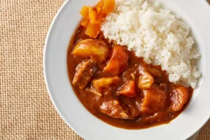 آموزش گام به گام پخت خورش کاری ژاپنی با مرغ و سبزیجات