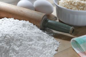 جایگزین آرد سفید در کیک؛ از آرد جو دوسر تا آرد بادام