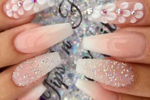 ژلیش ناخن چیست و با کاشت ناخن چه فرقی دارد ؟