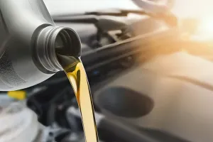راهنمای جامع انتخاب بهترین روغن موتور برای کوییک + جدول مقایسه برندهای معتبر