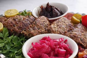 طرز تهیه کوکوی بادمجان پفکی و کم روغن؛ خوشمزه و مجلسی