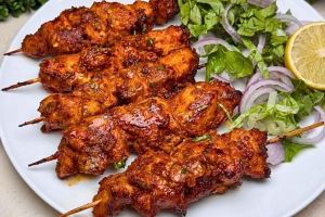 طرز تهیه جوجه کباب تابه ای هندی دودی؛ جوجه تیکای نرم و آبدار به سبک رستورانی