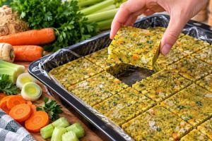 مکعب سوپ خانگی درست کنید؛ جایگزینی سالم برای عصاره های آماده