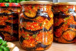 طرز تهیه کنسرو خوراک بادمجان با گوجه و فلفل؛ ۲ روش خانگی و خوشمزه