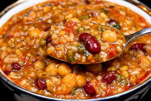 طرز تهیه آش حبوبات و برنج با آلو بخارا؛ مقوی و خوشمزه