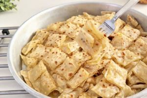 طرز تهیه نان مغزدار ترکی با پنیر و پیاز؛ ترد، نرم و خوشمزه