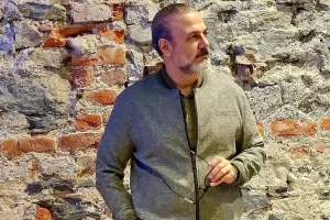 متن و دانلود آهنگ علیرضا قربانی به نام تاسیان با کیفیت بالا