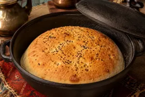 طرز تهیه نان در دیگ بزرگ خانگی؛ نانی نرم، خوش عطر و بدون نیاز به فر