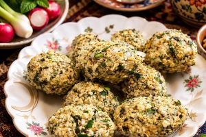طرز تهیه قوت همدانی؛ عصرانه سنتی، ساده و خوشمزه همدانی ها با نان خشک و پنیر