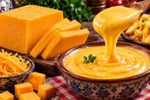 طرز تهیه پنیر چدار مایع خانگی؛ سس پنیر چدار ساده، کشدار و فوری