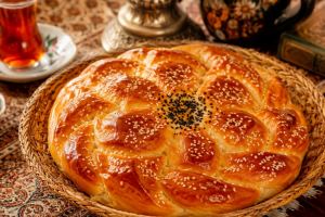 نان شیرمال با کره مارگارین؛ راز پخت شیرمال بازاری نرم، خوش رنگ و پنبه ای در خانه