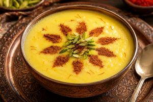 طرز تهیه فرنی با نشاسته؛ دسر لطیف و خوش عطر برای صبحانه