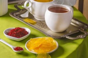 طرز تهیه پولکی زعفرانی اصفهانی؛ نازک، شفاف و ترد مثل پولکی های قنادی