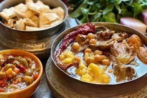 یخنی نخود زنجانی؛ غذای اصیل و مقوی زنجان با عطر نخود و گوشت