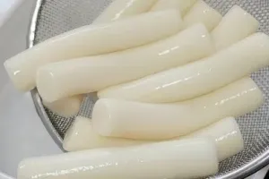 کیک برنجی تهیه شده با آرد به روشی بی نقص و بهتر!