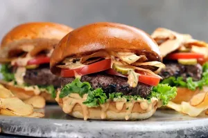 طرز تهیه همبرگر گیاهی : این همبرگر با سویا را درست کنید و از طعم آن لذت ببرید !