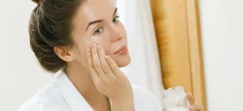 انتخاب بهترین روغن گیاهی برای پوست بدون تیرگی