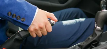 چرا ترمز دستی قفل می‌شود؟