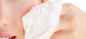 مضرات دستمال مرطوب برای صورت / نکاتی که باید بدانید