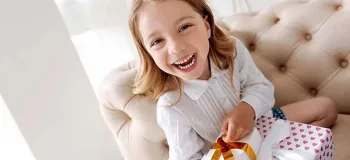 اهمیت خرید هدیه برای کودک و تاثیر آن بر رشد عاطفی و اجتماعی