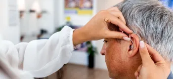 عوارض جانبی استفاده از سمعک و راهکارهای مدیریت آن
