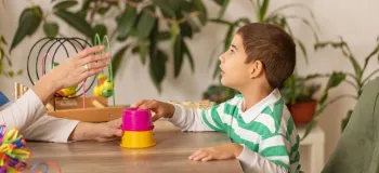 نگاهی به تفاوت لکنت ، با تاخیر در گفتار در کودکان