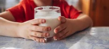 ۶ مزیت بی نظیر شیر فرادما برای کودکان