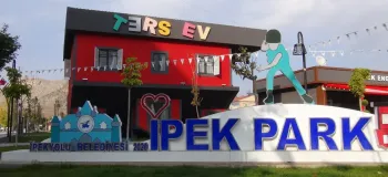 خانه وارونه شهر وان / جاذبه ای شگفت انگیز برای گردشگران