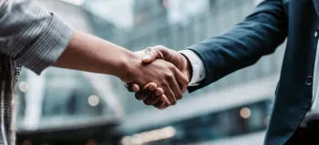 تاریخچه و اهمیت دست دادن در فرهنگ های مختلف