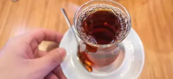 راز استفاده از استکان کمرباریک برای چای در فرهنگ ایرانی