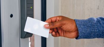 ۳ علت و ۳ راه حل باز نشدن قفل کارتی با کلید کارت