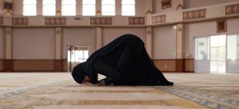 فواید سجده کردن در نماز برای سلامتی