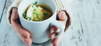 بهترین نوشیدنی ها برای افراد افسرده و مضطرب؛ آرامش در یک فنجان
