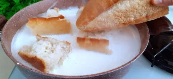 نان را در شیر در حال جوش بریزید / طرز تهیه خمیر پیتزا با نان باگت و شیر