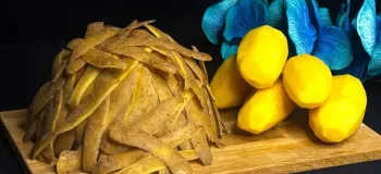 دیگه پوست سیب زمینی را دور ننداز / طرز تهیه میان وعده رستورانی با پوست سیب زمینی