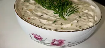طرز تهیه ماست و خیار به سبک جدید / ماست خیار با گردو و کشمش و سبزیجات معطر