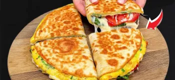 طرز تهیه صبحانه سلطنتی با تخم مرغ و نان لوش / صبحانه ۵ دقیقه ای خوشمزه تر از پیتزا