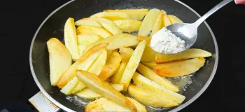 سیب زمینی را با آرد مخلوط کنید! طرز تهیه سیب زمینی سوخاری مستقیم در ماهیتابه