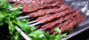 تفاوت جگر گوسفند و گوساله | کدام انتخاب سالم تر و خوش طعم تر است؟