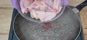 دیگه مرغ را در روغن سرخ نکنید / نحوه سوخاری کردن مرغ در آب