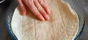 طرز تهیه پیتزا ساده با نان لواش / با نان لواش ناهار خوشمزه درست کنید