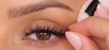 نحوه گذاشتن و برداشتن مژه مصنوعی / دیگه مژه هات نمیریزه
