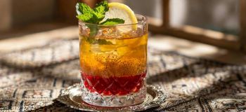 طرز تهیه شربت خاکشیر دورنگ مجلسی با طعم زعفران و آلبالو