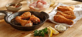 روش درست کردن مرغ سوخاری پولکی و فوق العاده ترد با سس دیپ خیارشور