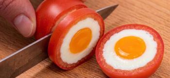 طرز تهیه املت رستورانی فقط با ۱ تخم مرغ و ۱ گوجه